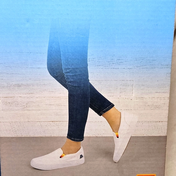 Aldi Gear Slip On Canvas Shoe Flats Sneaker WHITE Size 7 Aldi Logo Womens - Picture 1 of 11